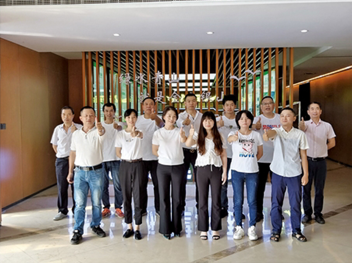 公(gong)司(si)擁有(you)齊全(quan)的配(pei)套專業設備(bei)，軟(ruan)硬件(jian)設施(shi)