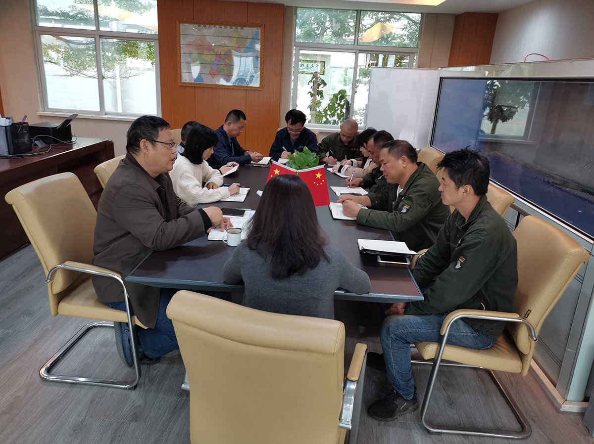 優(you)秀的設計(ji)，如采(cai)用自動托盤進料(liao)系(xi)統，物(wu)料輸送(song)和(he)布局(ju)系統(tong)